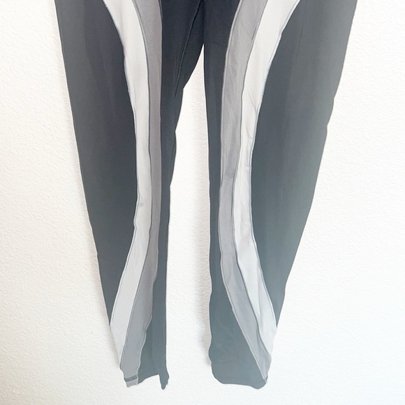 Aerie Chill Play Move Black White Gray High Rise Leggings - Picture 3 of 8